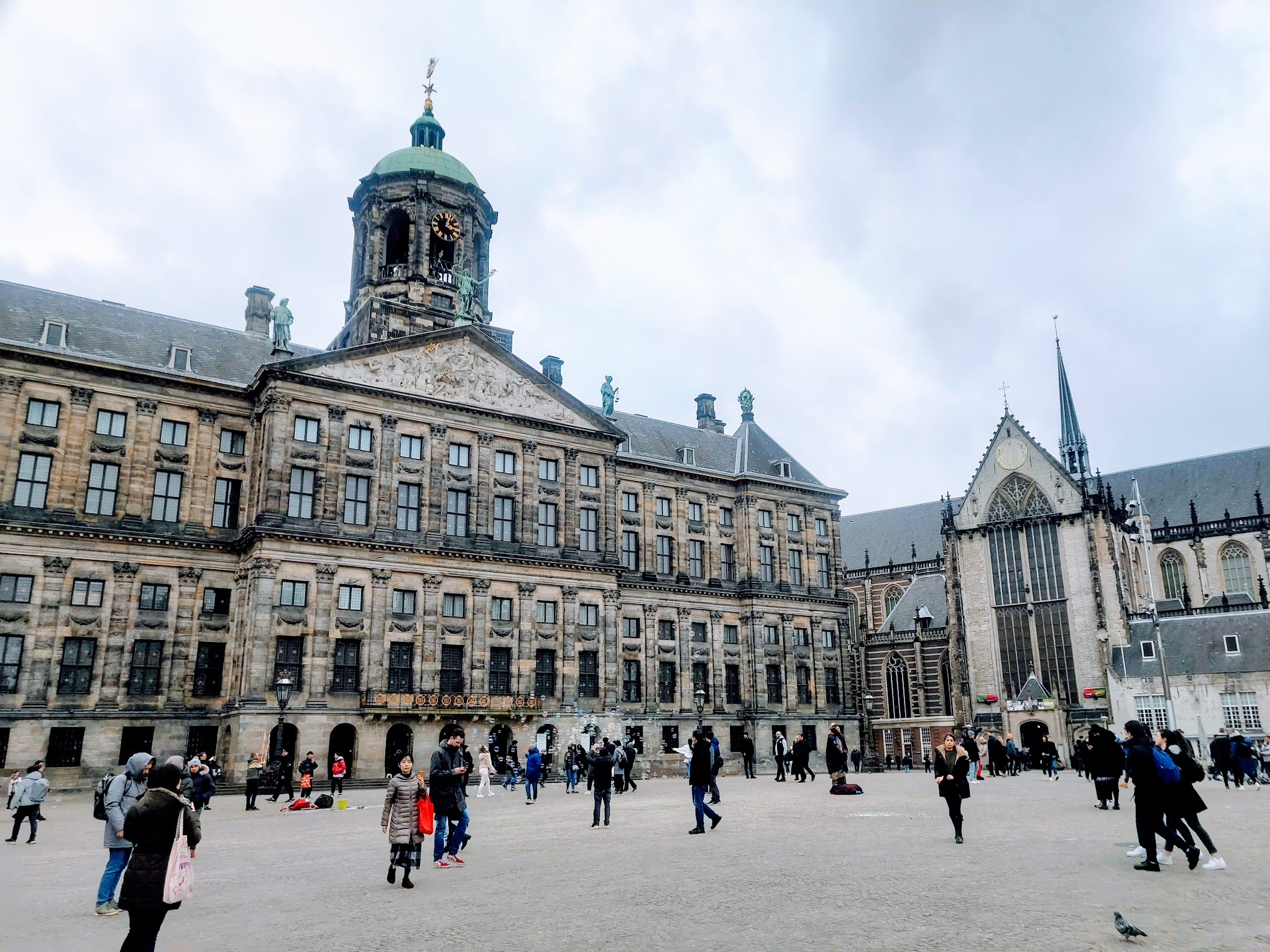 以阿姆斯特丹王宫作为结尾